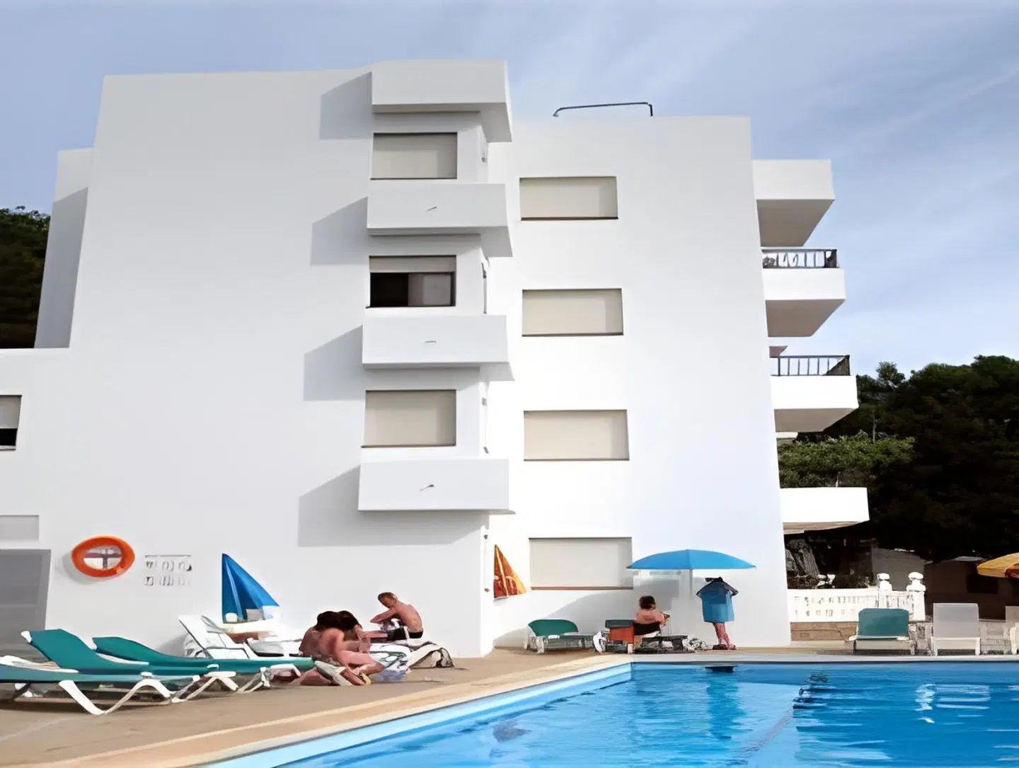 Mar Bella OUTDOOR_POOL