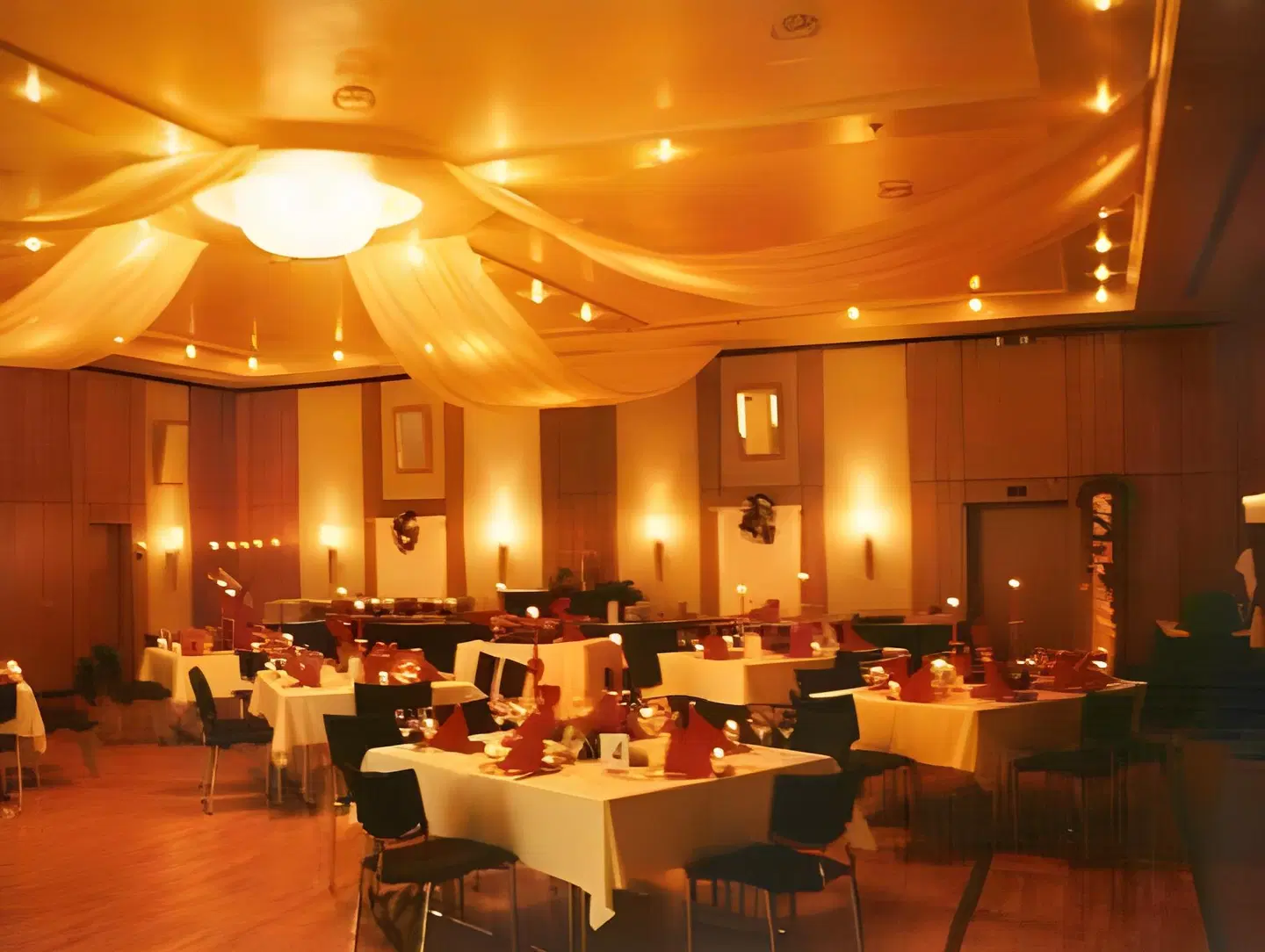 Hennies Restaurant