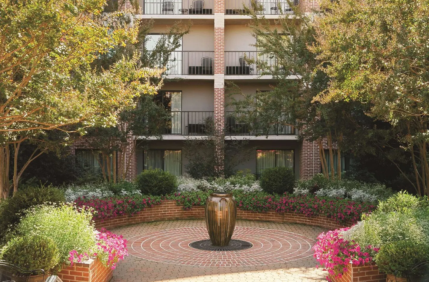 DoubleTree by Hilton Biltmore/Asheville EXTERIOR