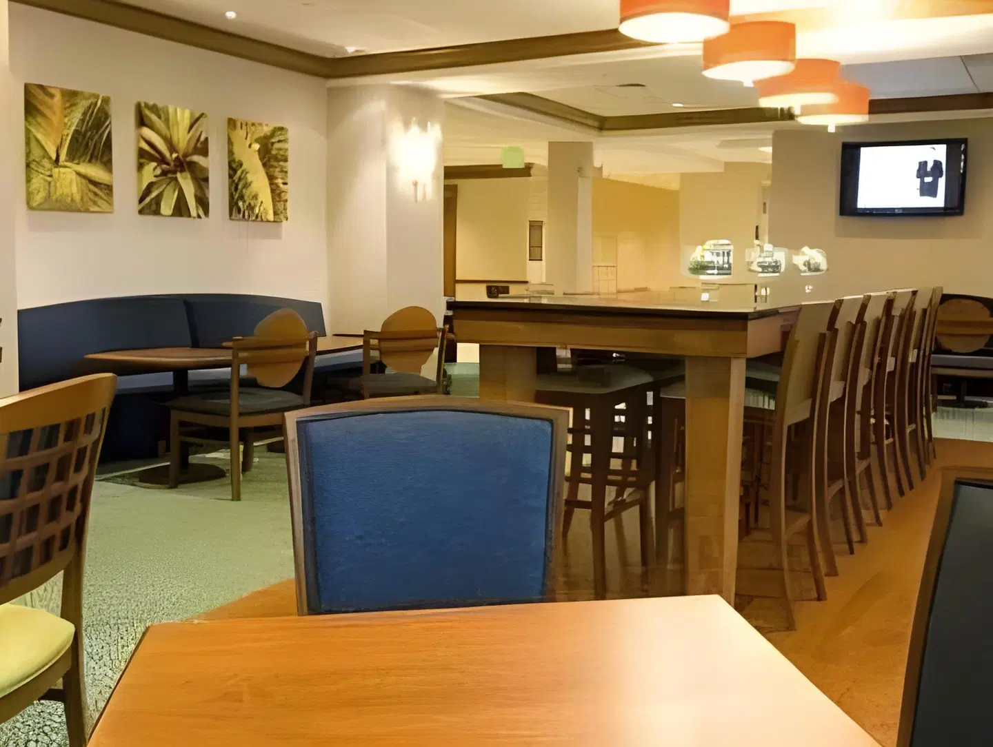 Hampton Inn Wilmington University Area Bar