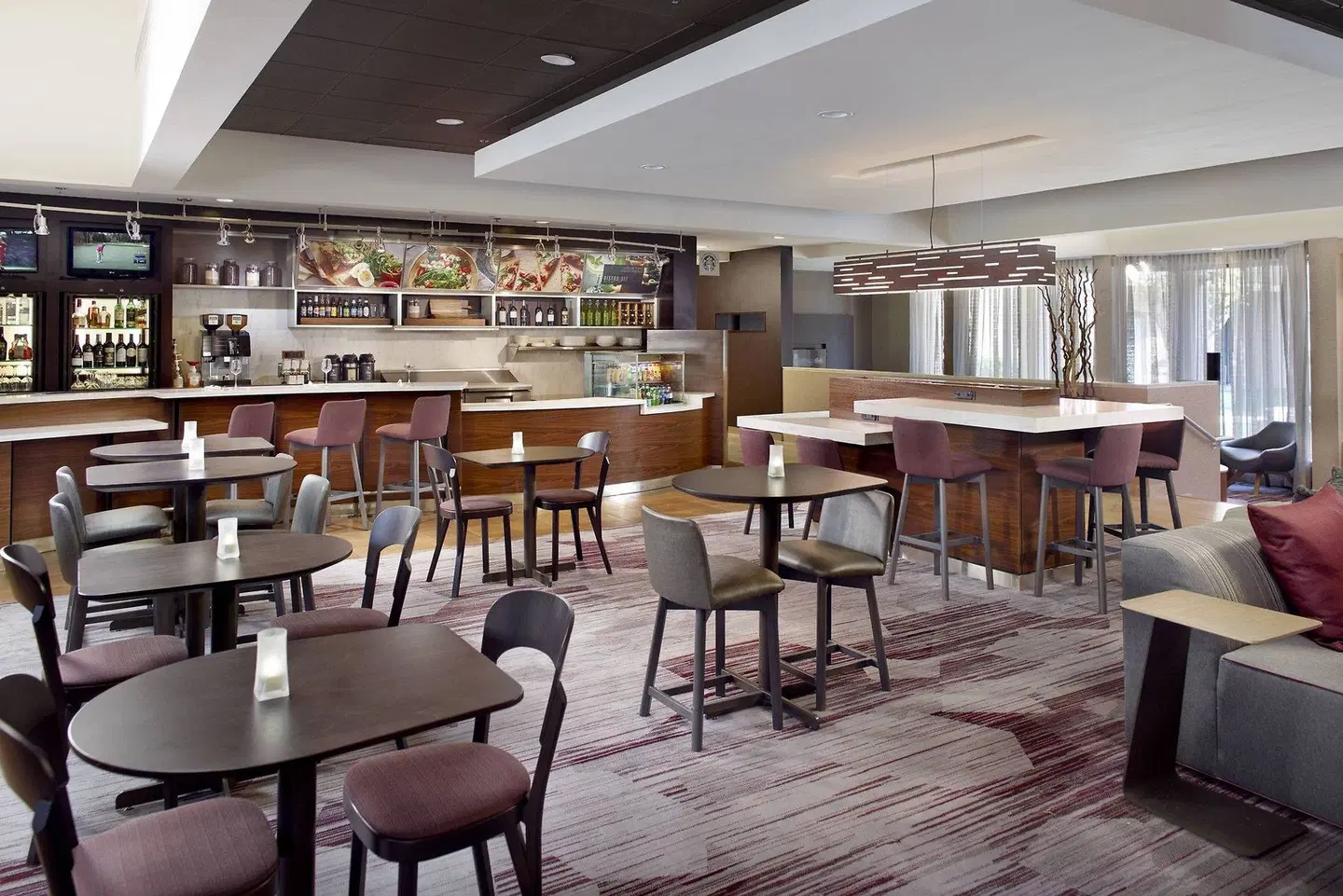Courtyard by Marriott Charlotte Arrowood Bar