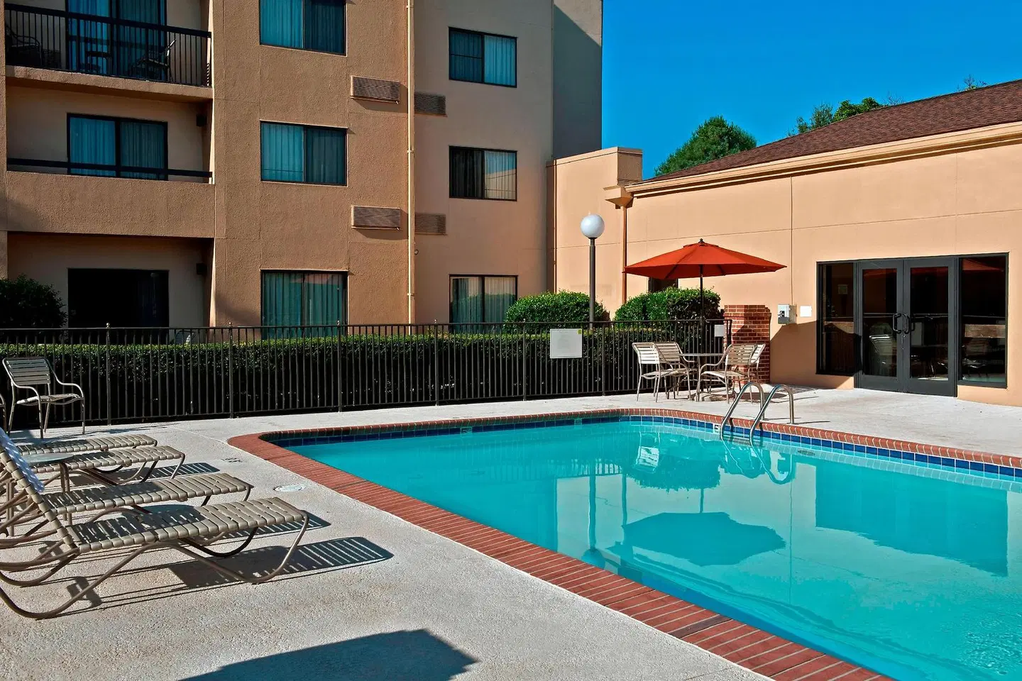 Sonesta Select Charlotte University Research Park OUTDOOR_POOL