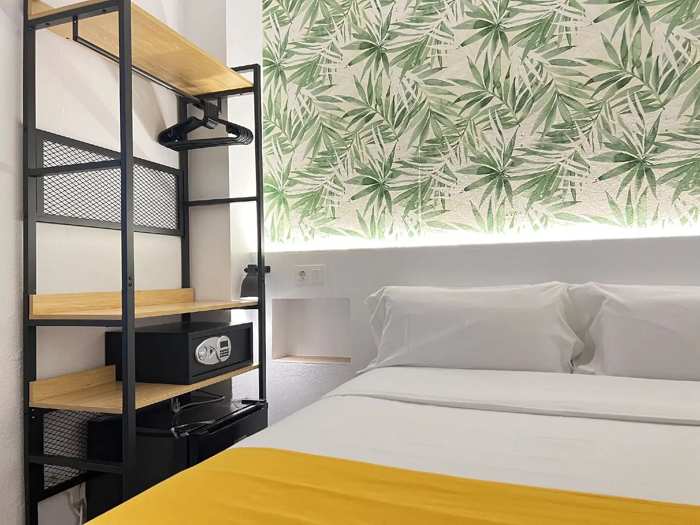 Nanit Rooms Ibiza Hostal ROOM_EXAMPLE