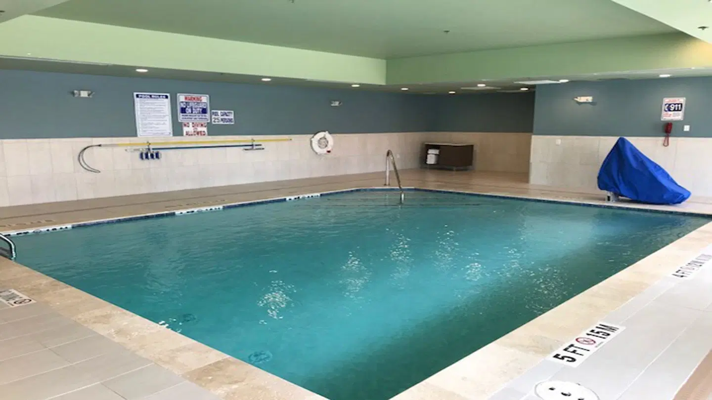 Holiday Inn Express & Suites Houston Southwest Galleria Area Hallenbad