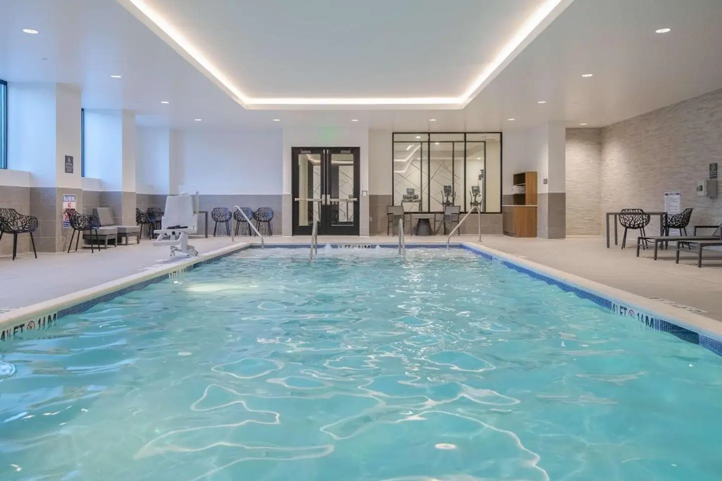 Embassy Suites By Hilton Asheville Downtown Hallenbad