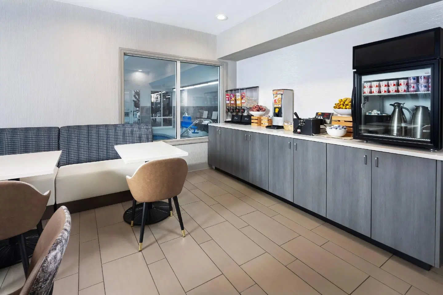 Country Inn & Suites by Radisson, Asheville Downtown Tunnel Road, NC ROOM_EXAMPLE