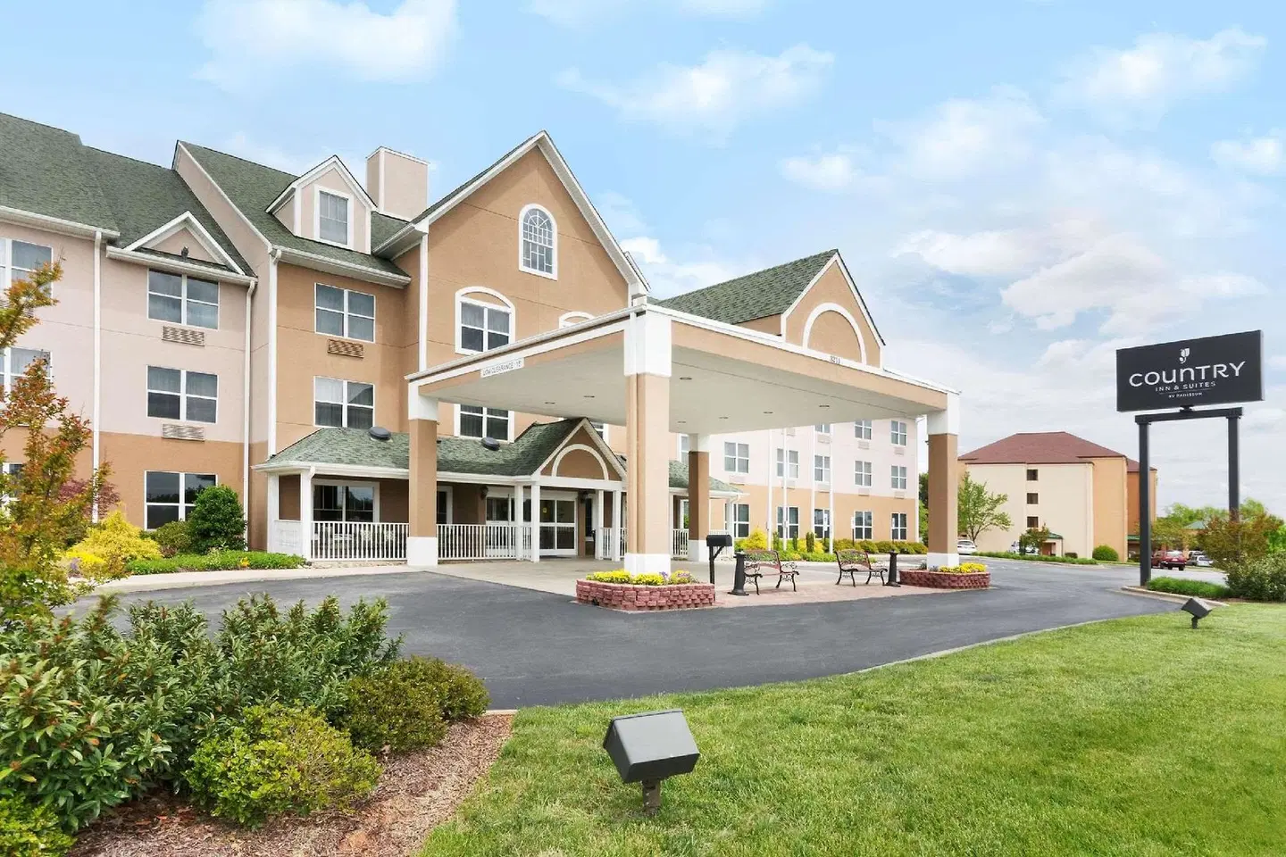 Country Inn & Suites by Radisson, Burlington (Elon), NC EXTERIOR
