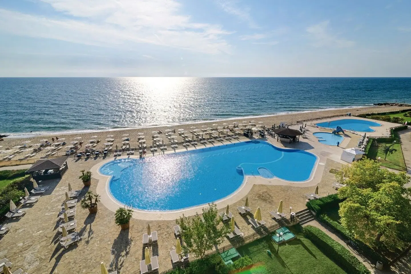 HVD Riviera Beach Hotel OUTDOOR_POOL