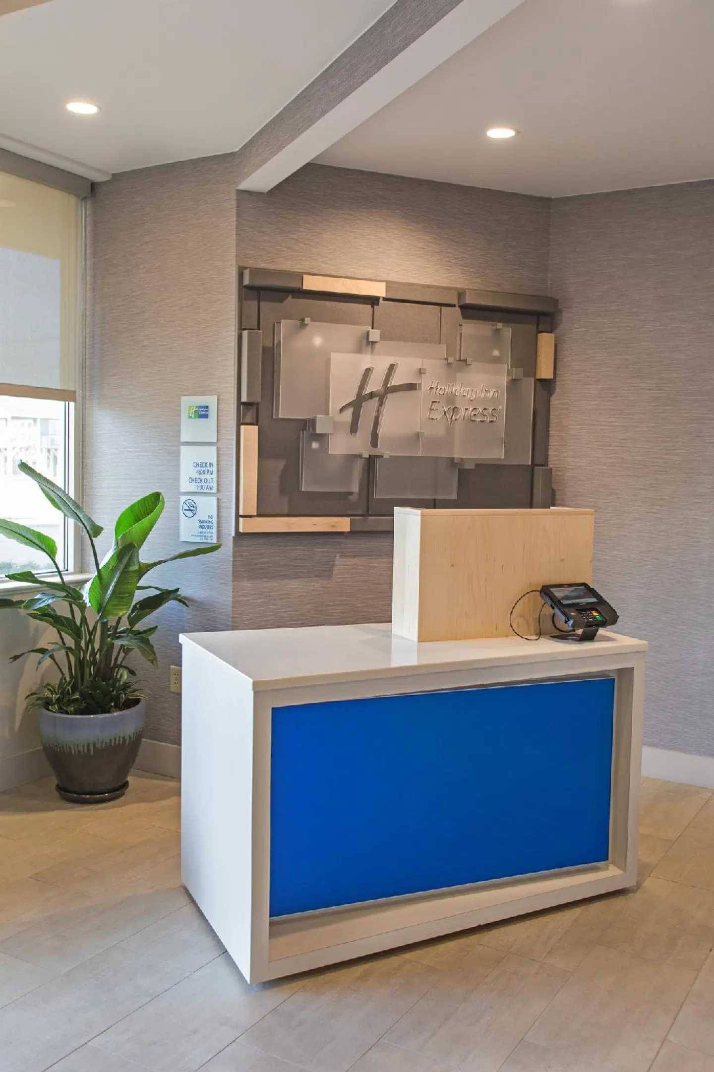 Holiday Inn Express Nags Head Oceanfront by IHG LOUNGE_LOBBY