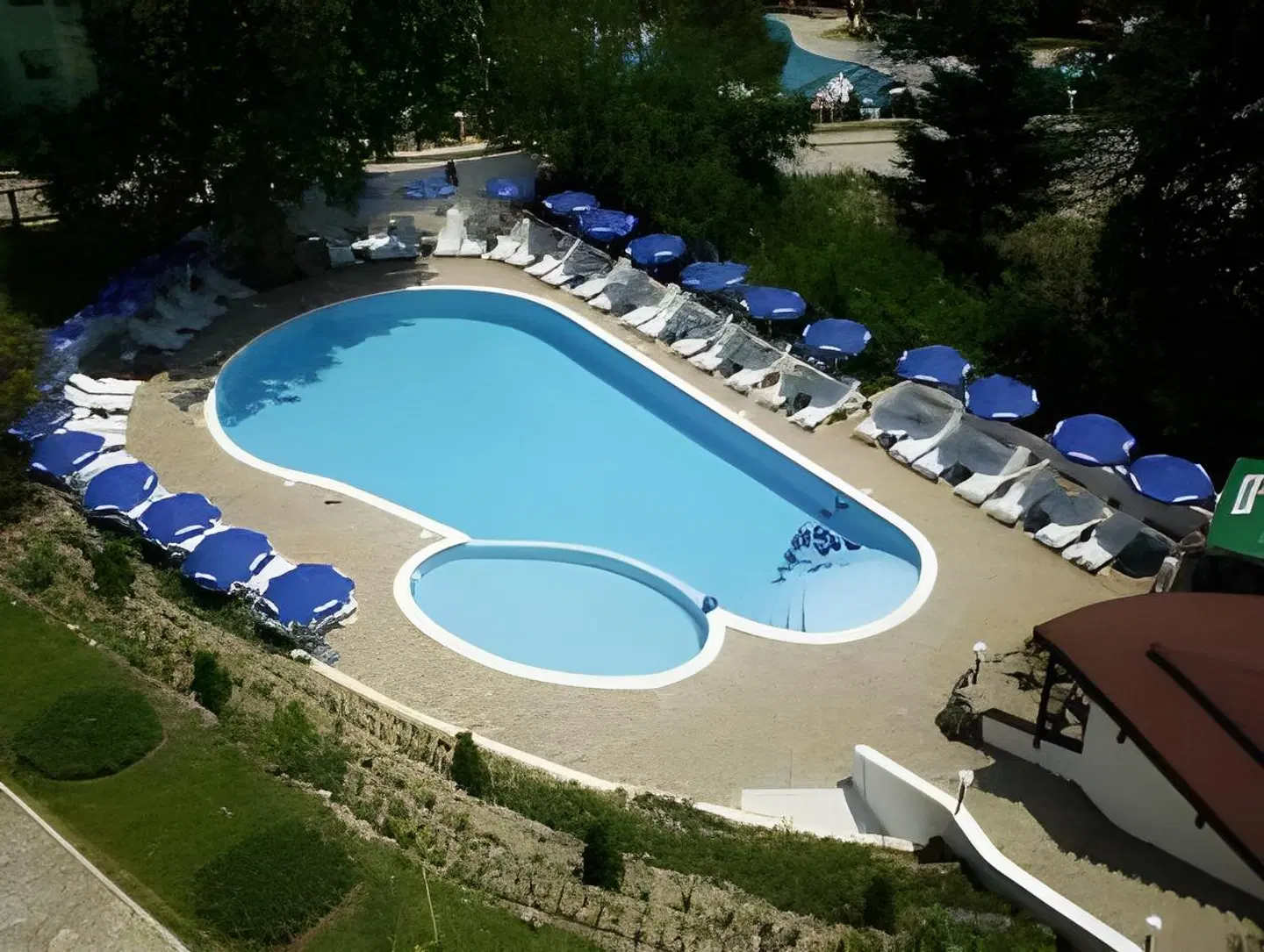 Vezhen Hotel OUTDOOR_POOL
