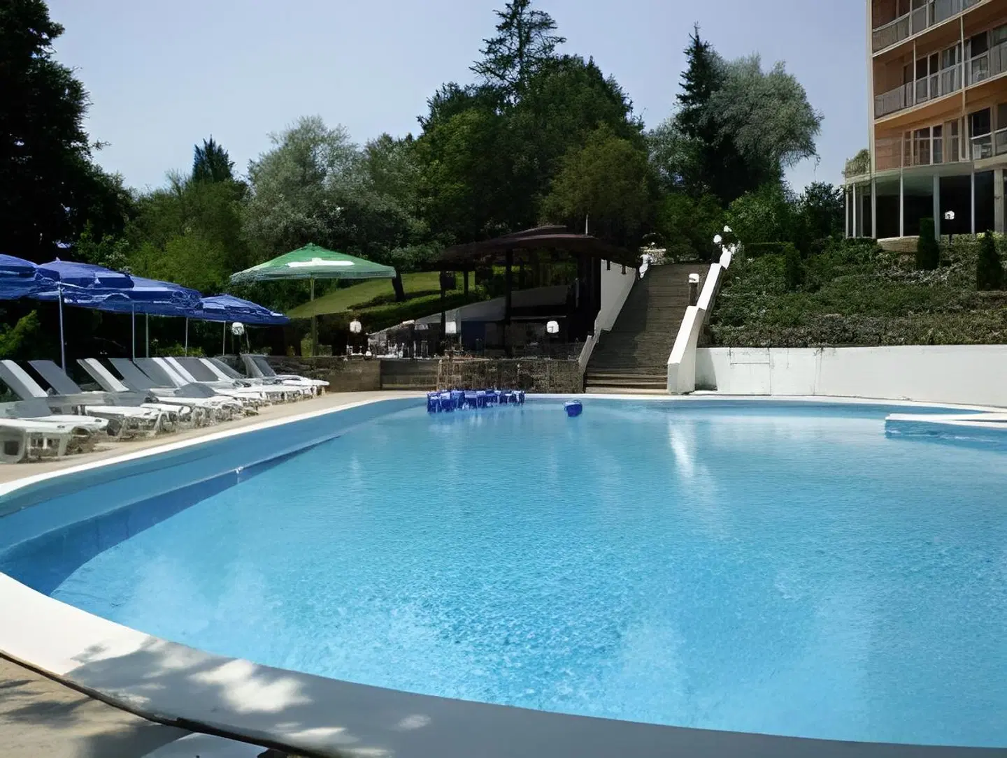 Vezhen Hotel OUTDOOR_POOL