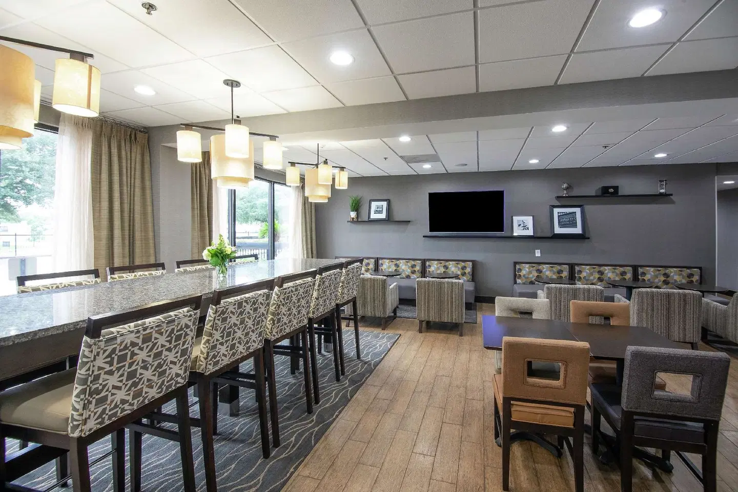 Hampton Inn Houston I-10W Energy Corridor Bar