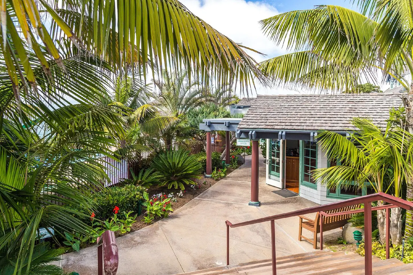 Wave Crest Resort GARDEN