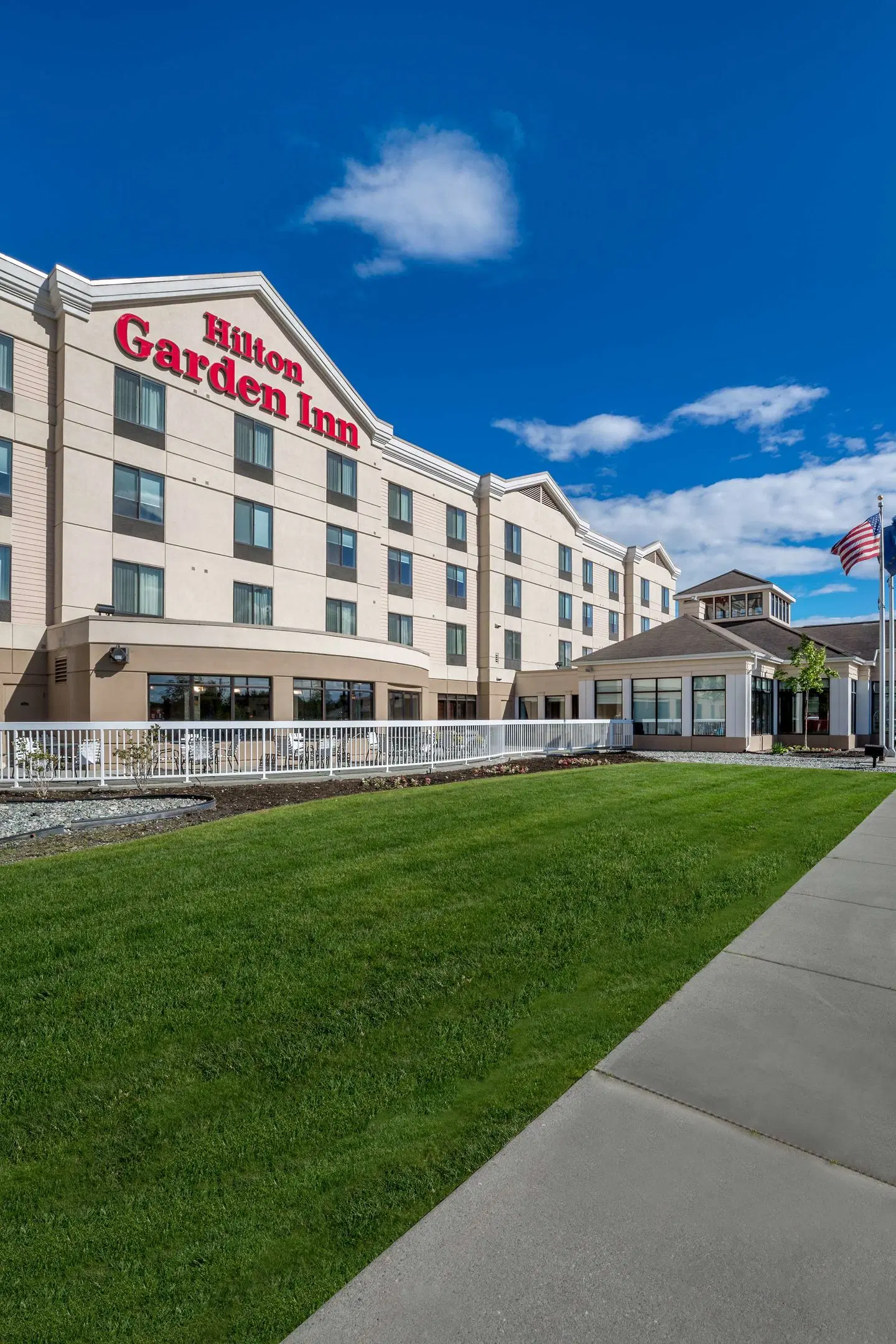 Hilton Garden Inn Anchorage EXTERIOR