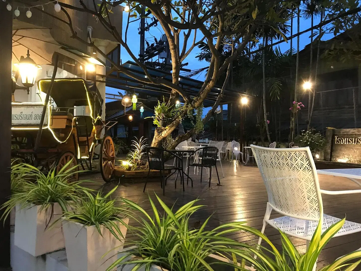Regent Lodge Lampang Terrasse