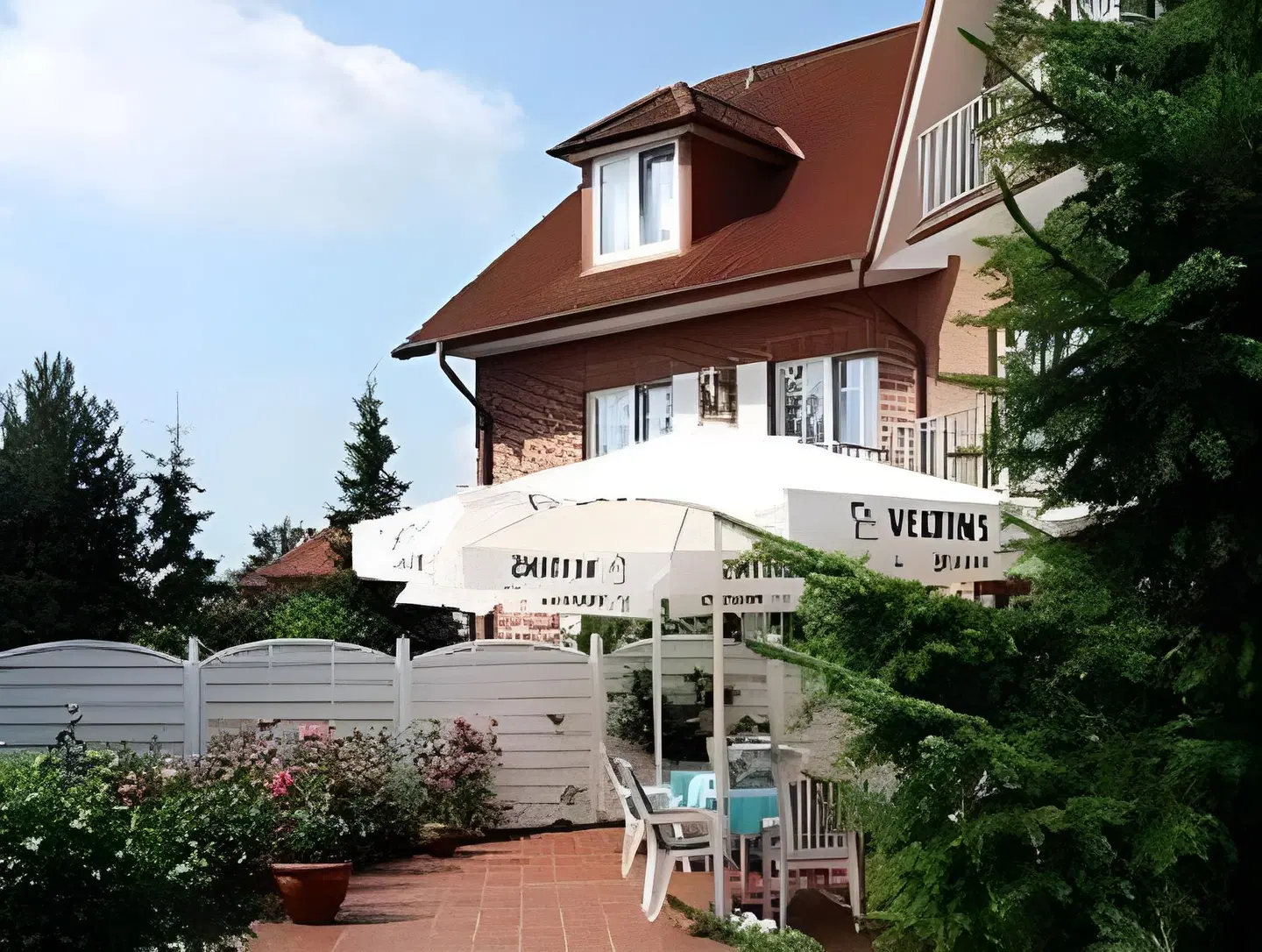 Flora EXTERIOR