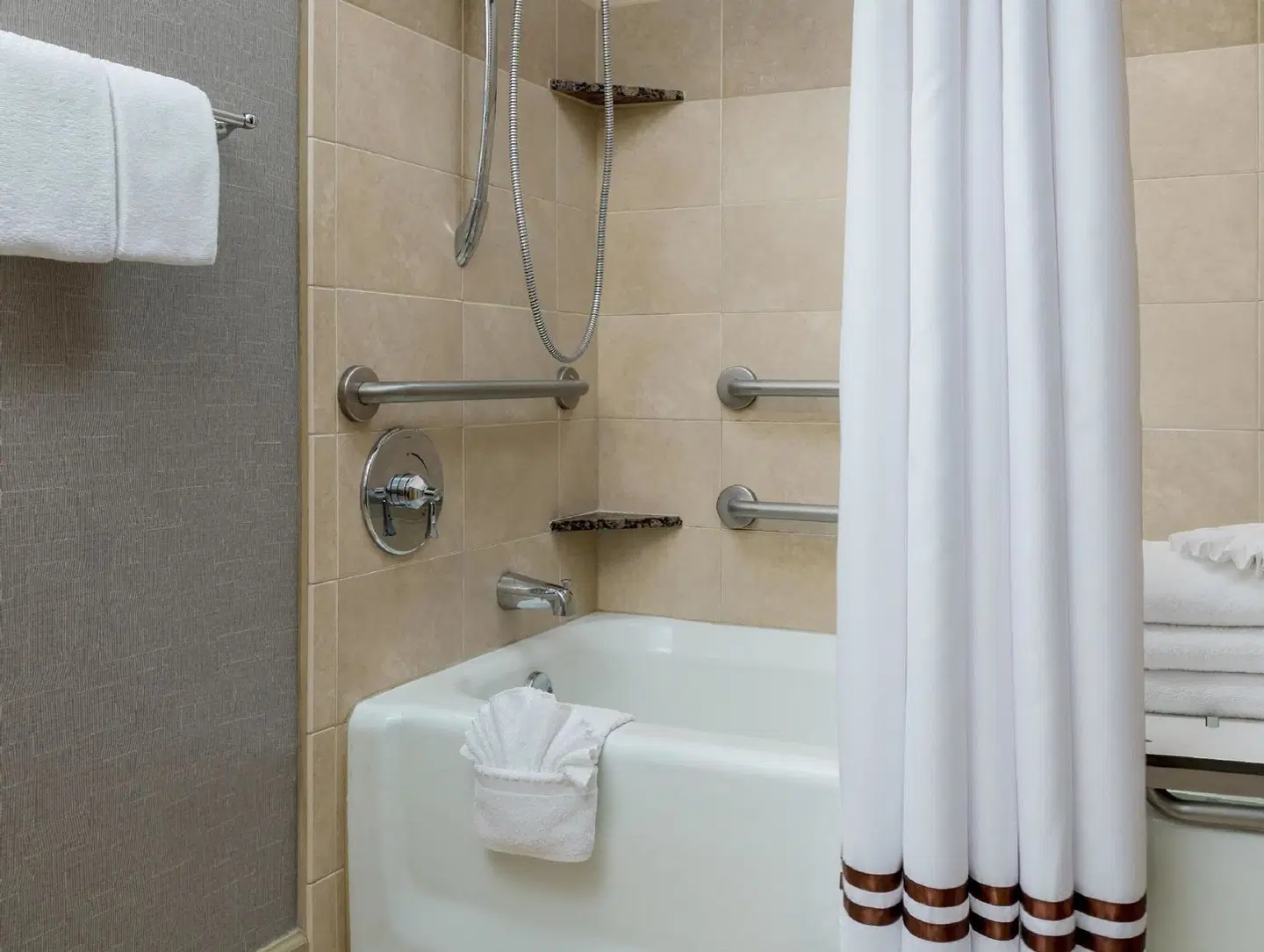 Hilton Charlotte University Place Badezimmer
