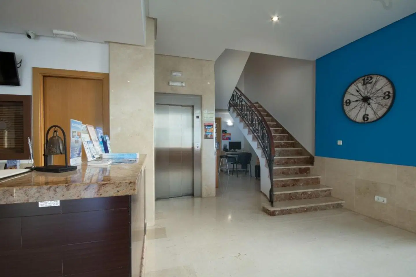 Typic Orosol LOUNGE_LOBBY
