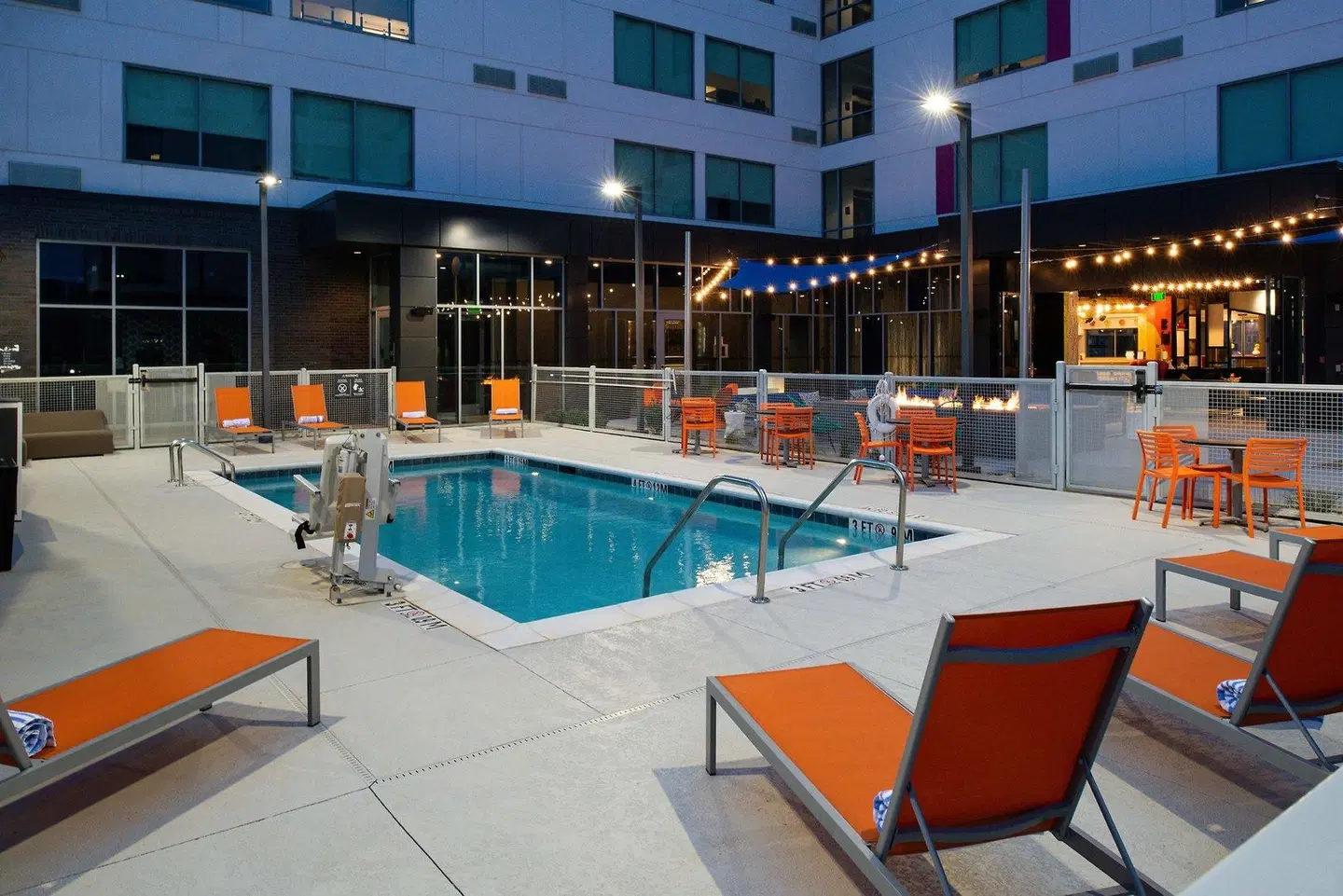Aloft Charlotte Airport OUTDOOR_POOL