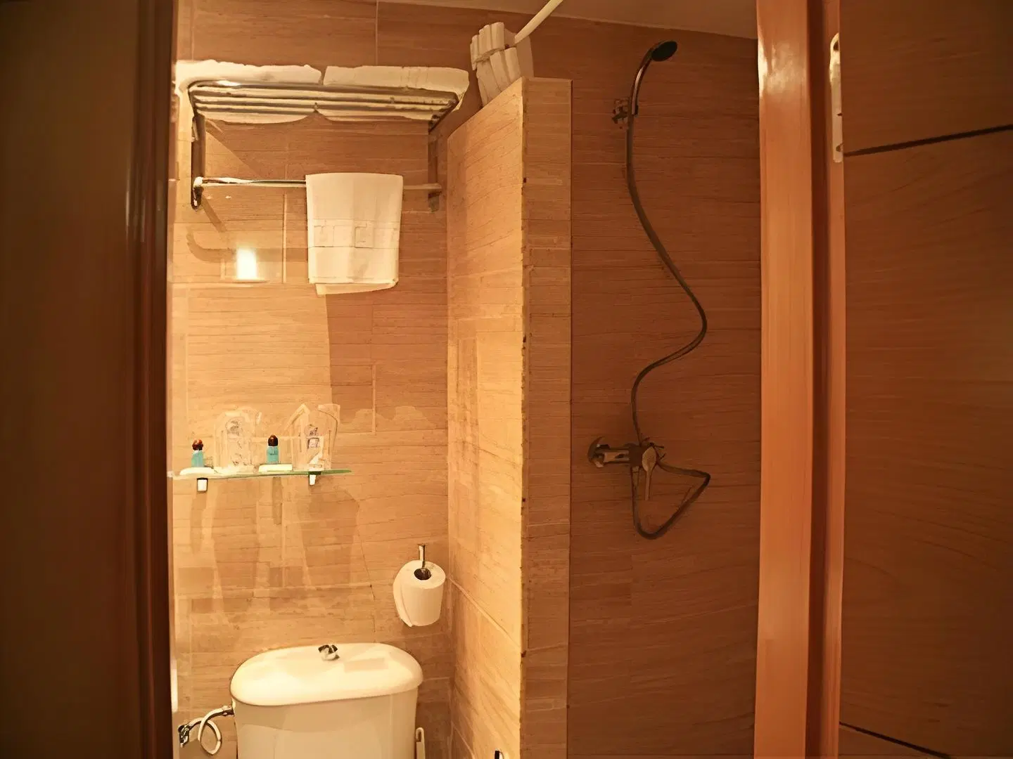 Europa Punico Hostal Badezimmer