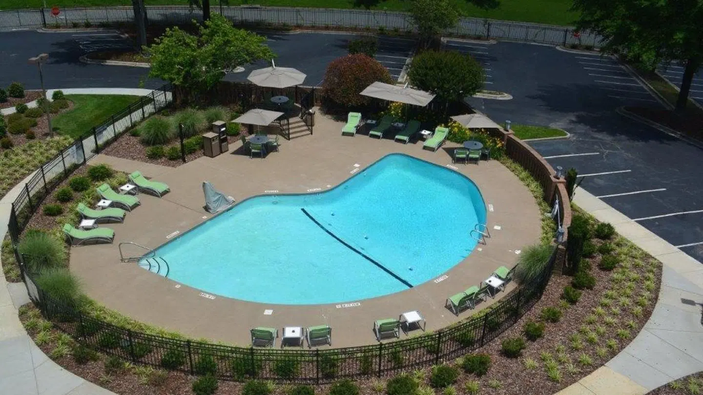 Holiday Inn Greensboro Coliseum by IHG OUTDOOR_POOL