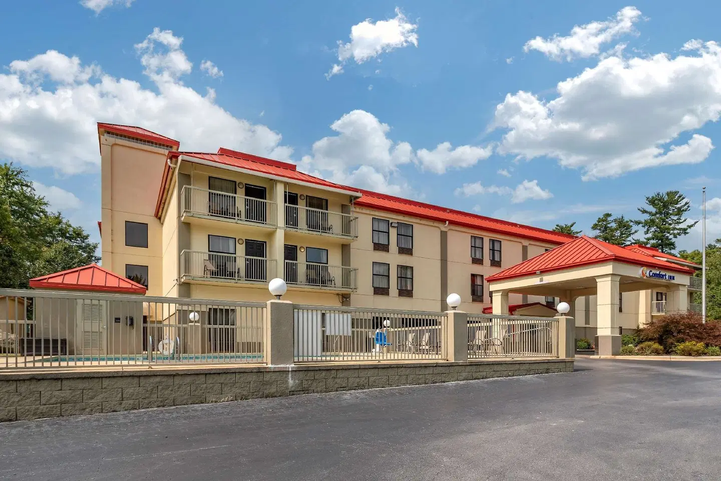 Comfort Inn Biltmore West EXTERIOR