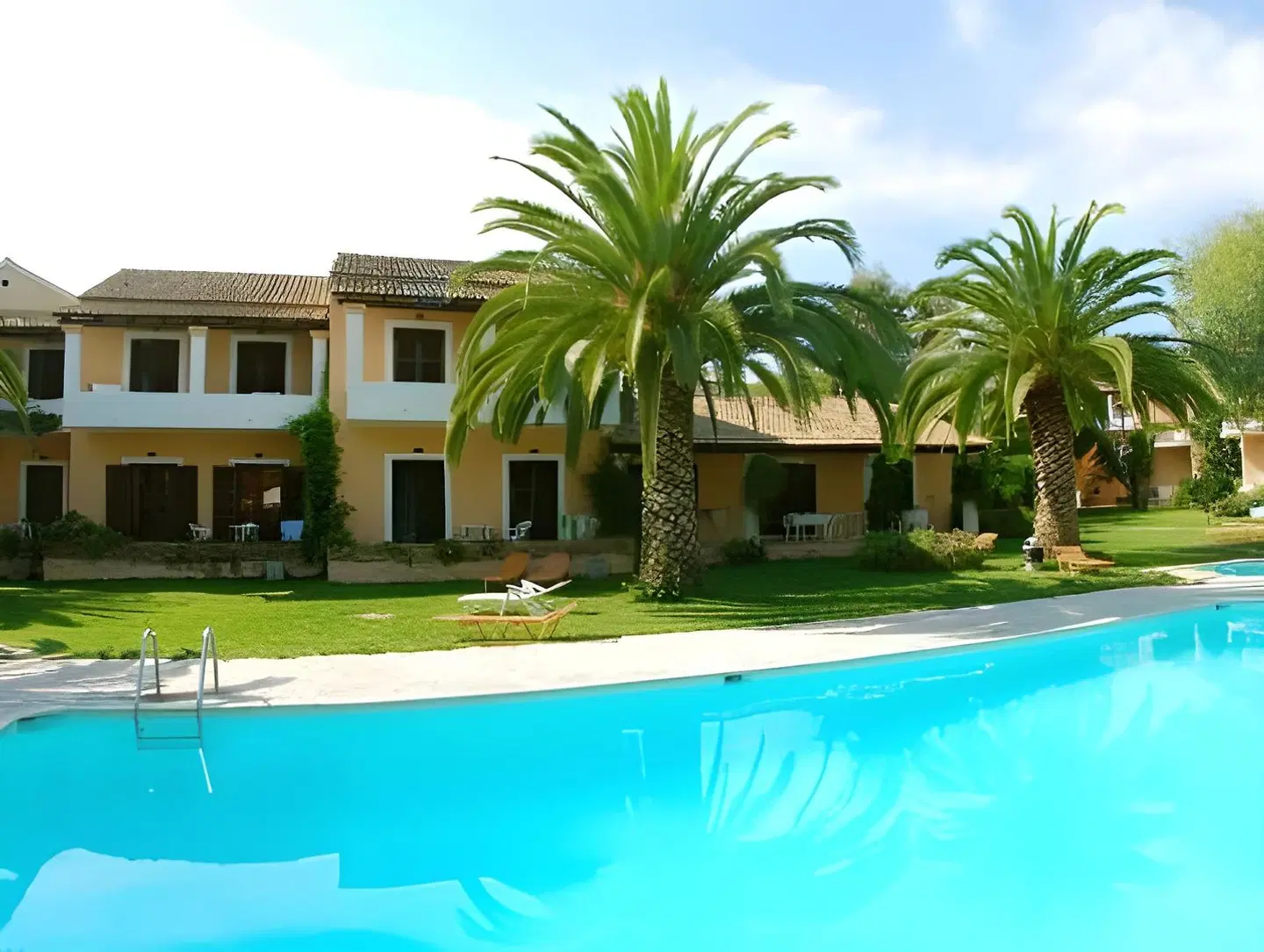 Folies Corfu Town Hotel Apartments OUTDOOR_POOL