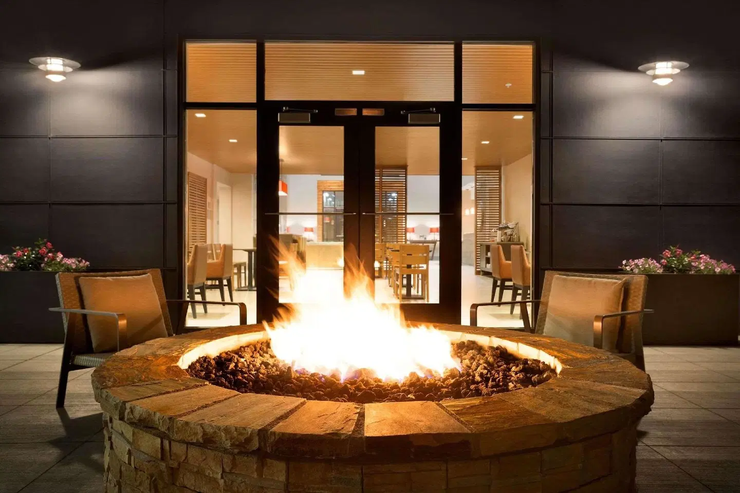 Country Inn & Suites Asheville River Arts District ROOM_EXAMPLE