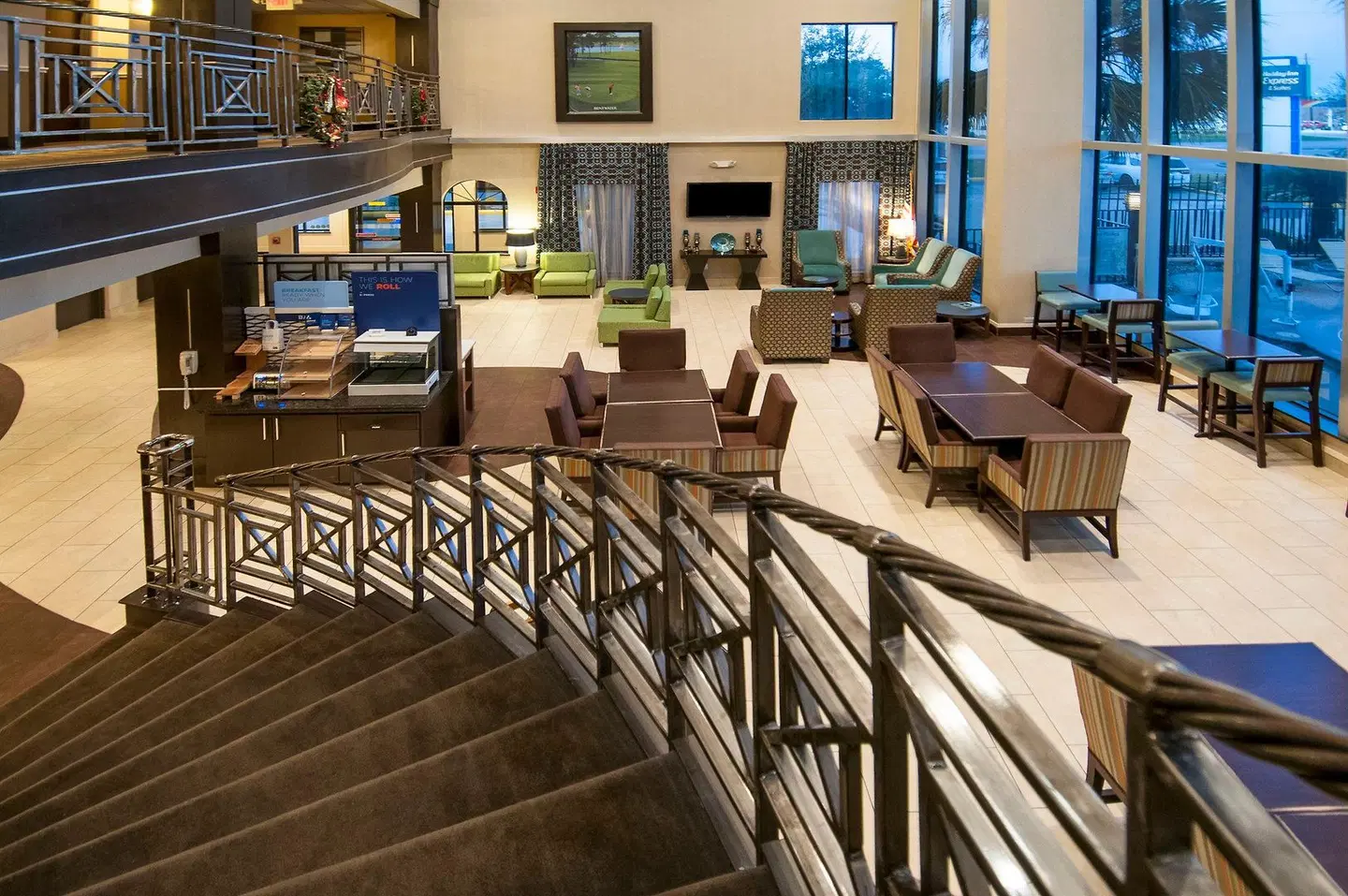 Holiday Inn Express & Suites Houston North Intercontinental by IHG Bar