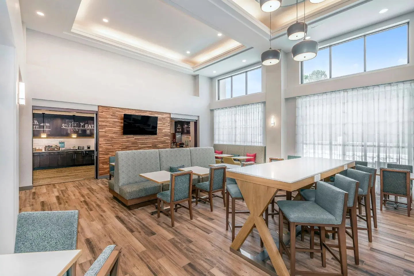 Hampton Inn & Suites Burlington LOUNGE_LOBBY