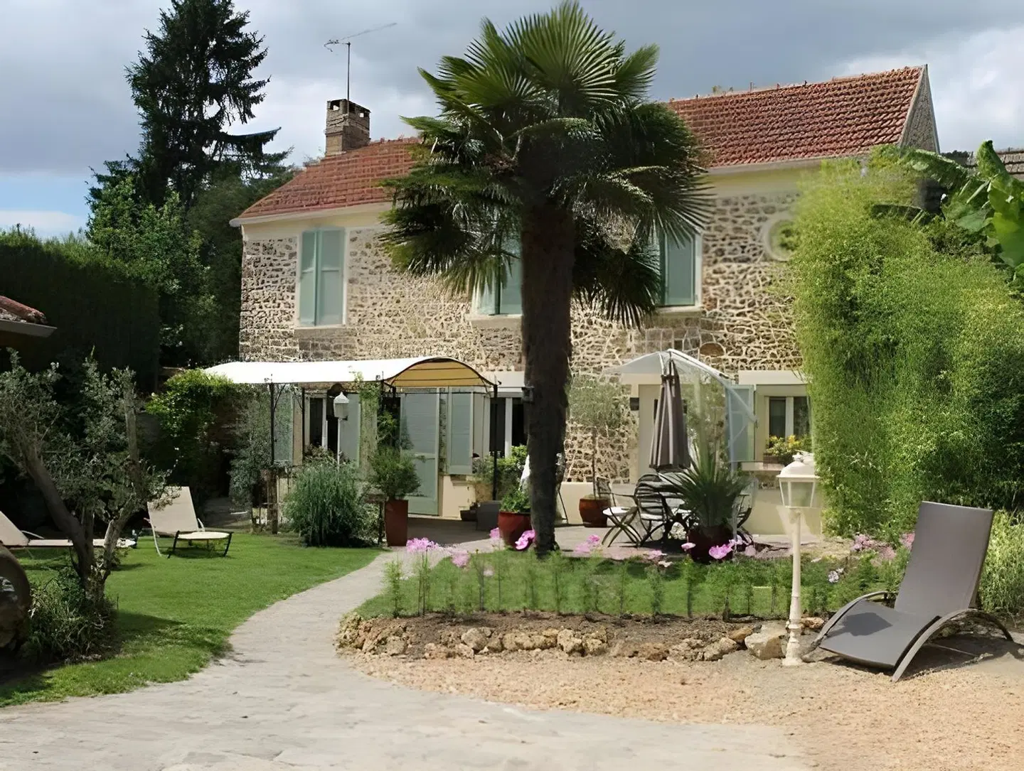 Le Petit Nailly EXTERIOR