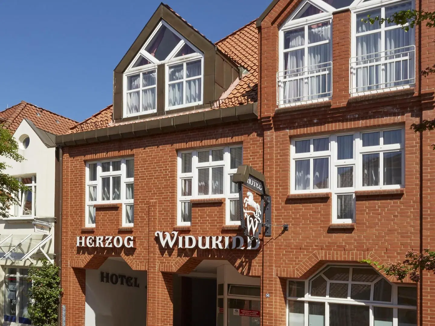 Herzog Widukind EXTERIOR