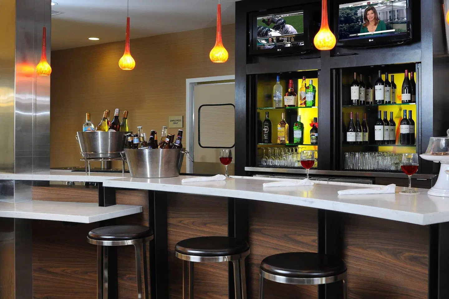 Courtyard by Marriott Houston Hobby Airport Bar
