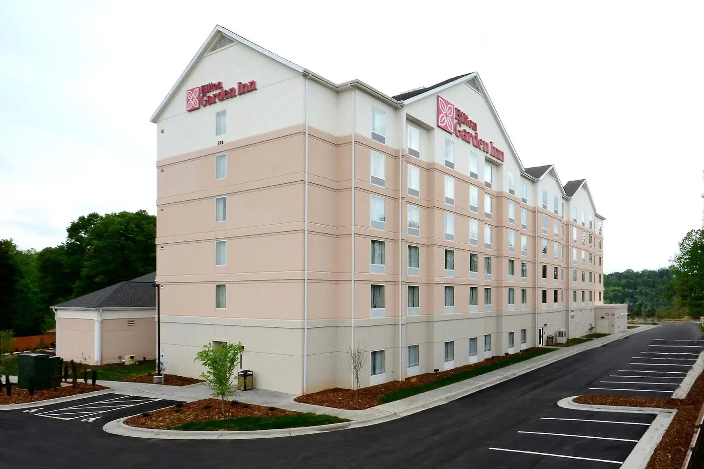 Hilton Garden Inn Greensboro Airport EXTERIOR