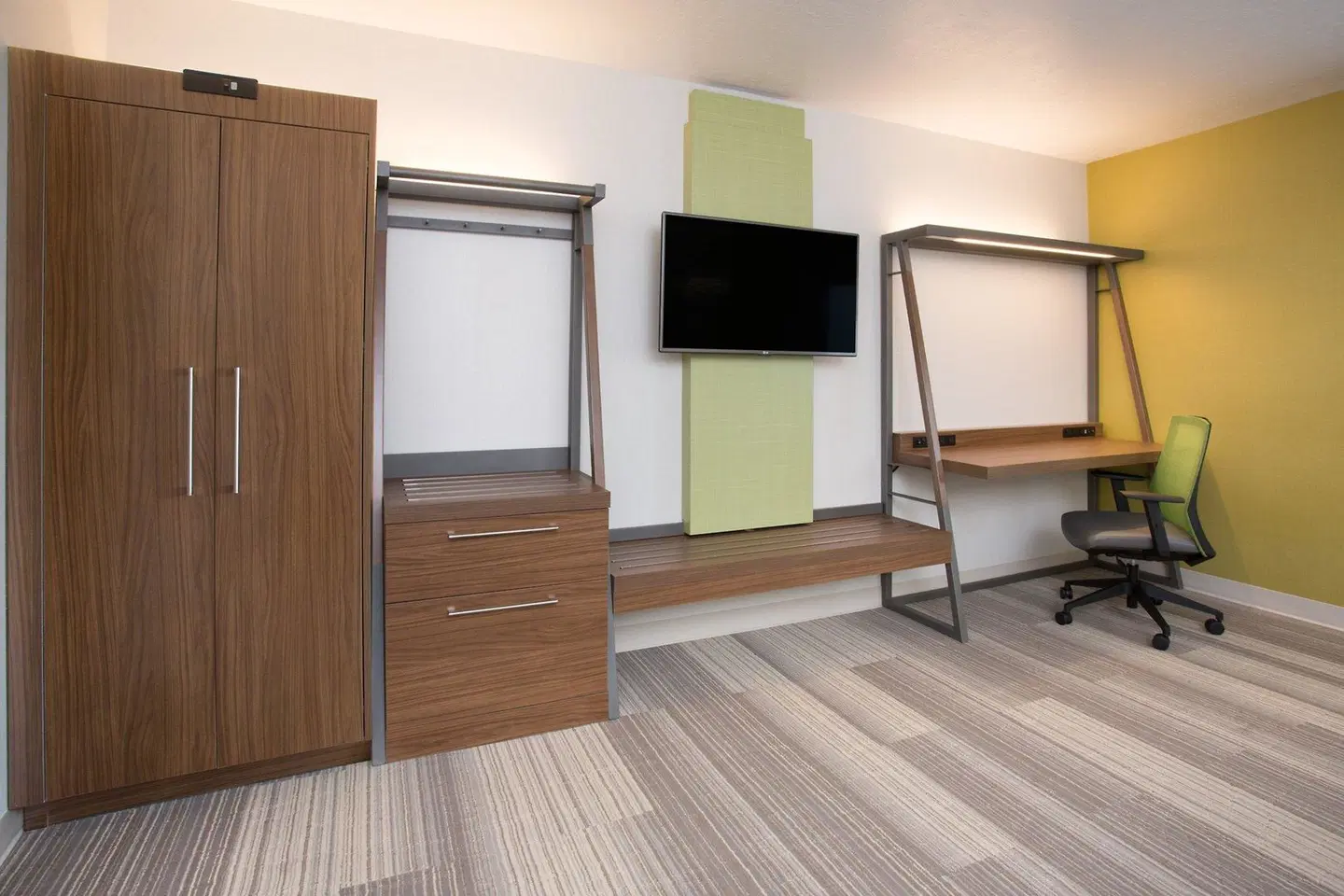 Holiday Inn Express & Suites Houston IAH - Beltway 8 by IHG ROOM_EXAMPLE