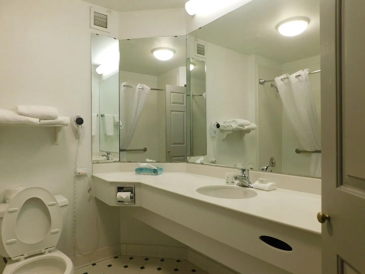 La Quinta Inn & Suites Winston-Salem Badezimmer