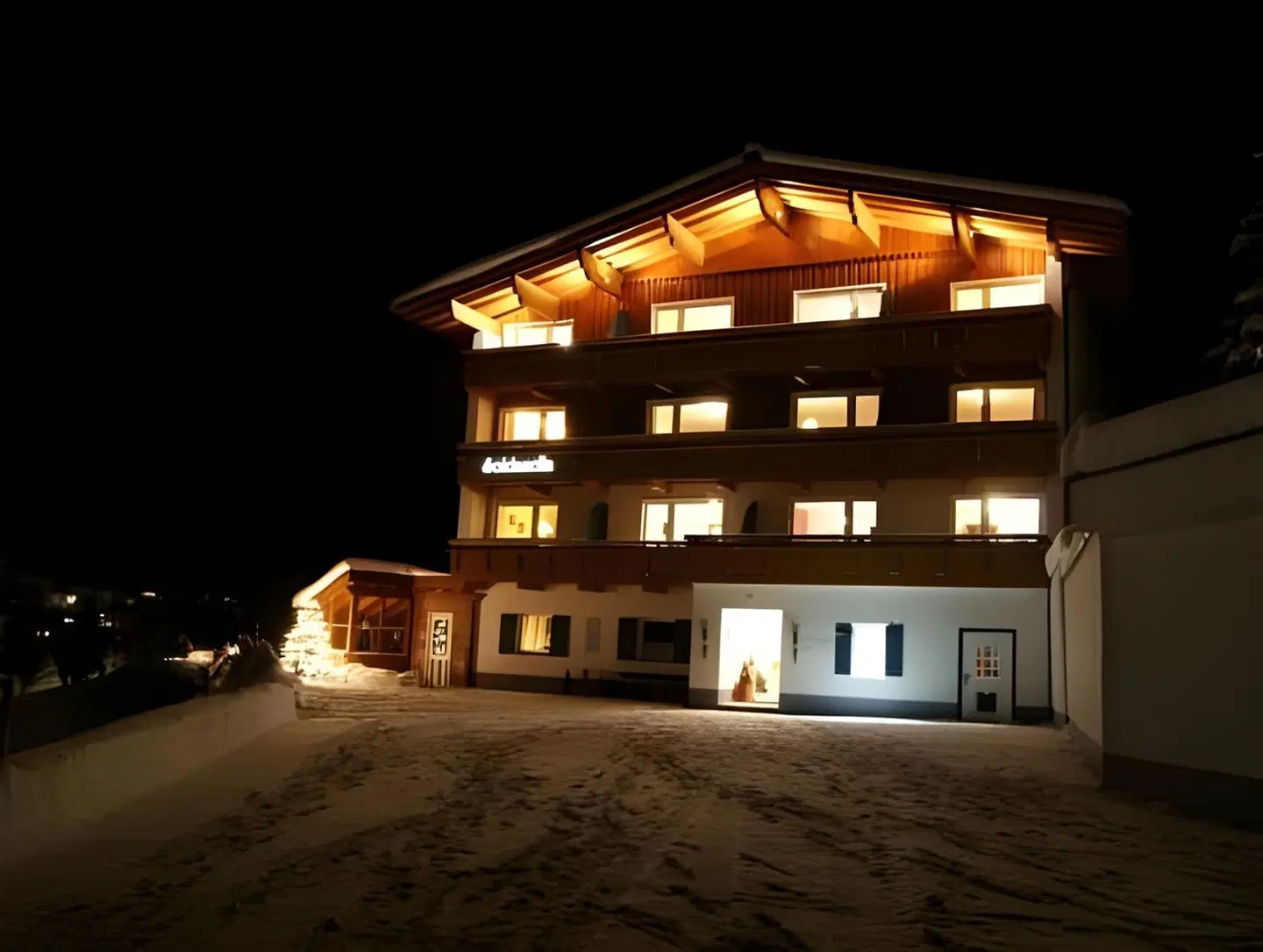 Soldanella EXTERIOR