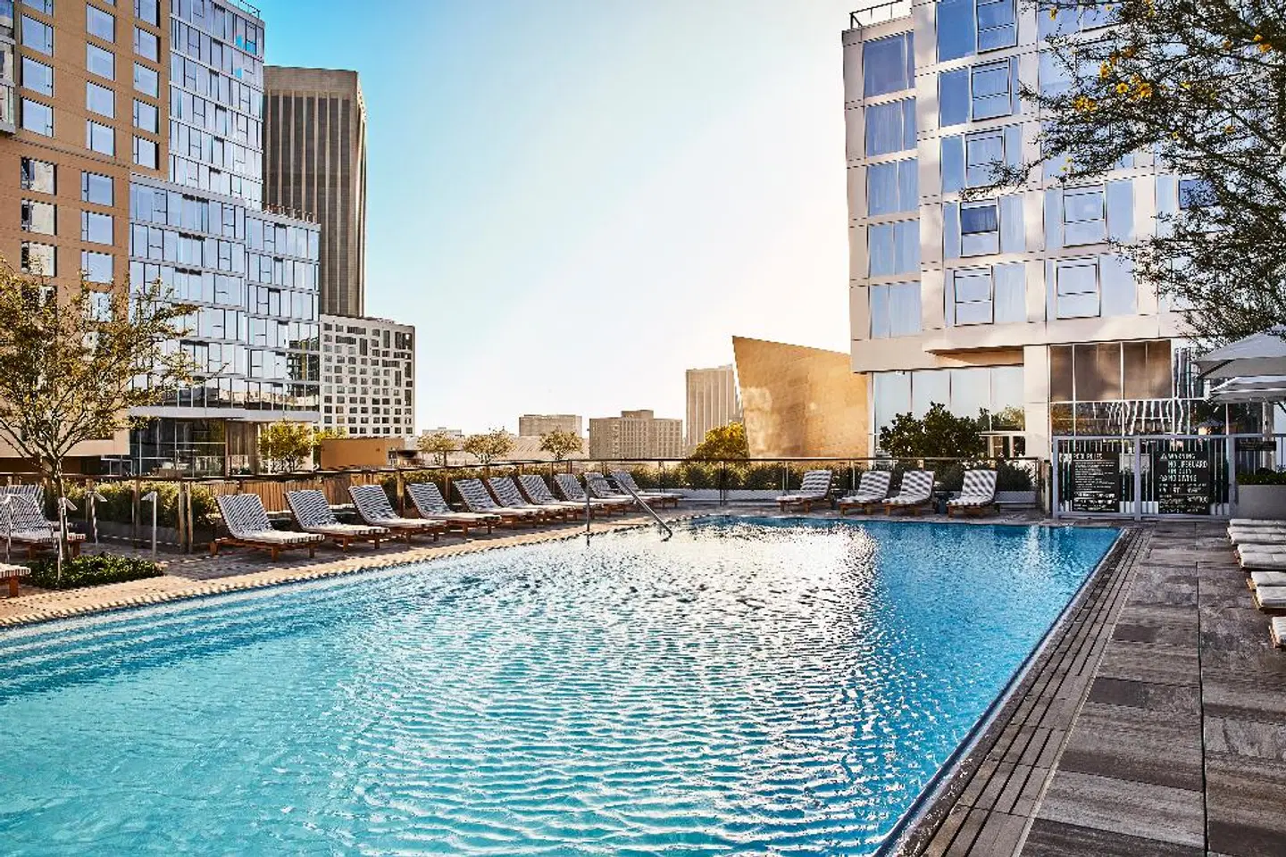 Conrad Los Angeles OUTDOOR_POOL