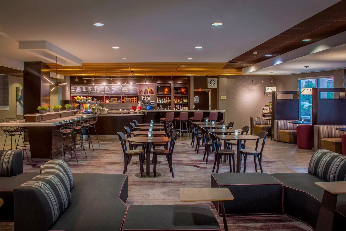 Courtyard Greensboro Airport Bar