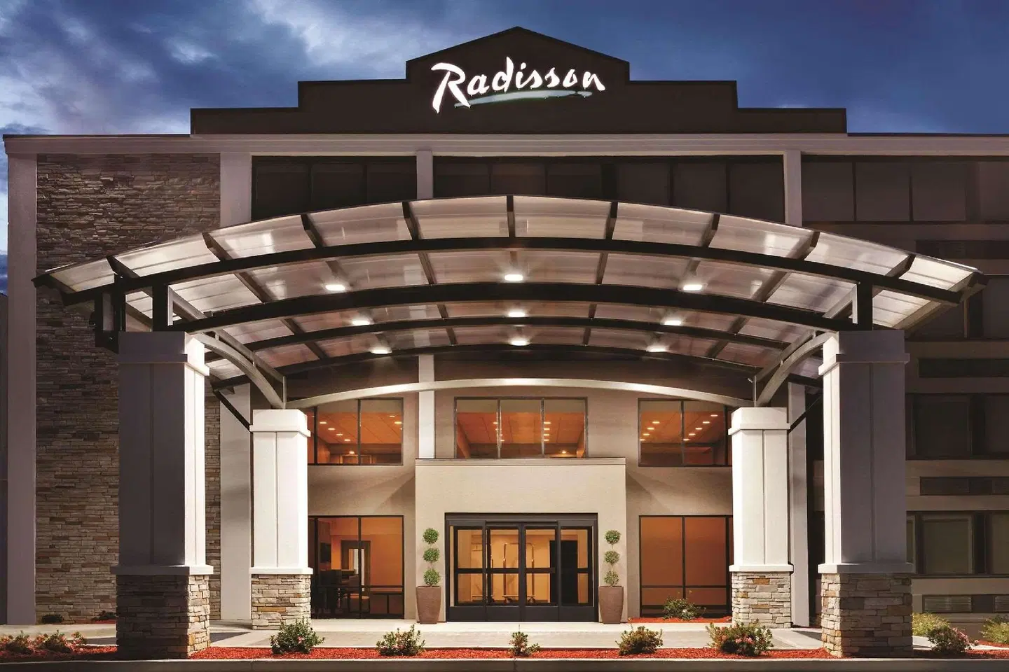 Radisson Hotel Charlotte Airport EXTERIOR