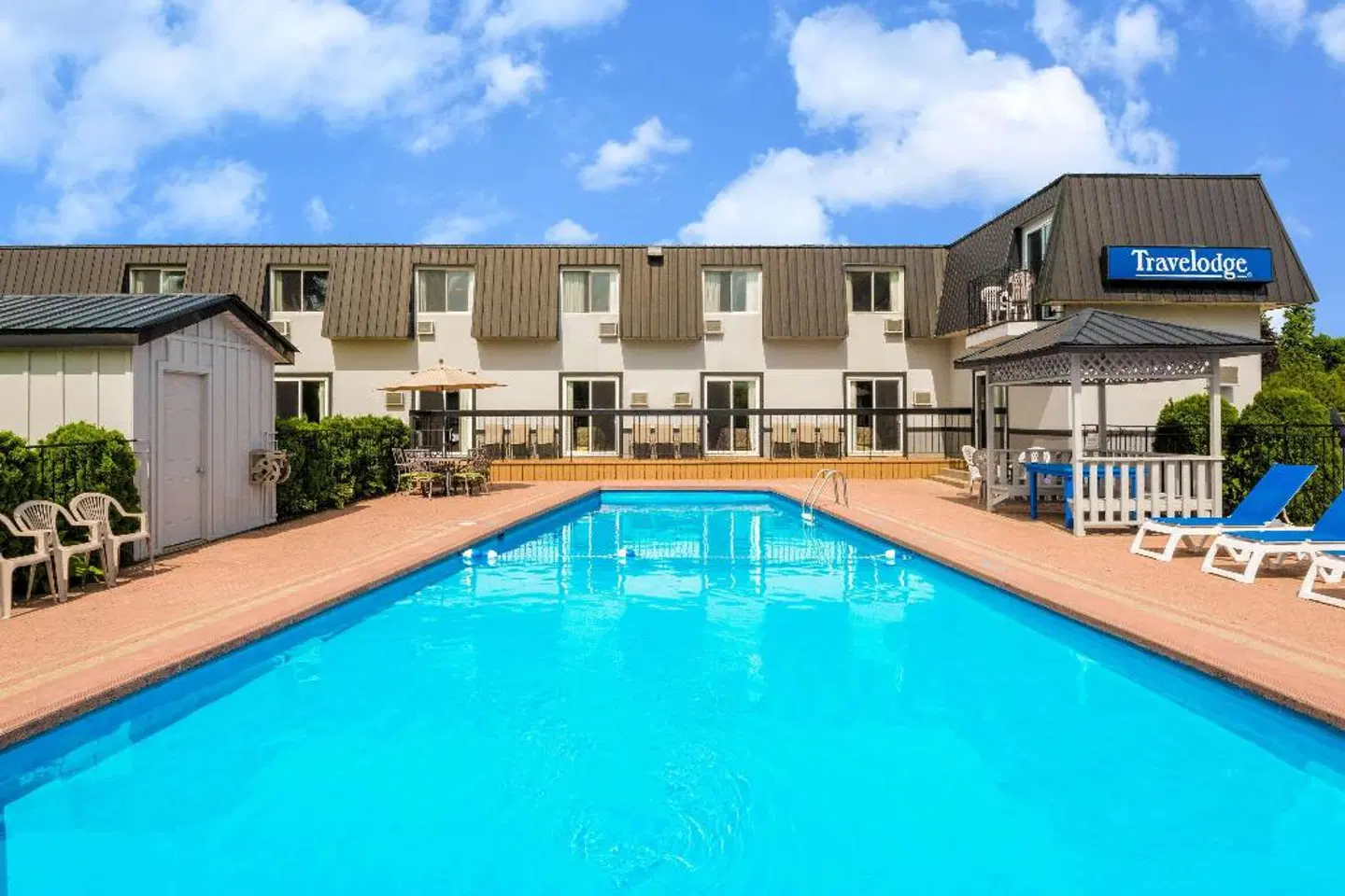 Travelodge Gananoque OUTDOOR_POOL
