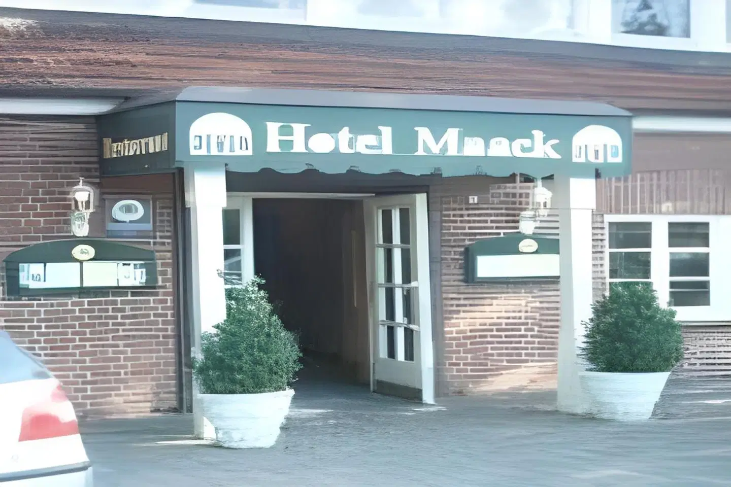 Maack in den Maschen EXTERIOR