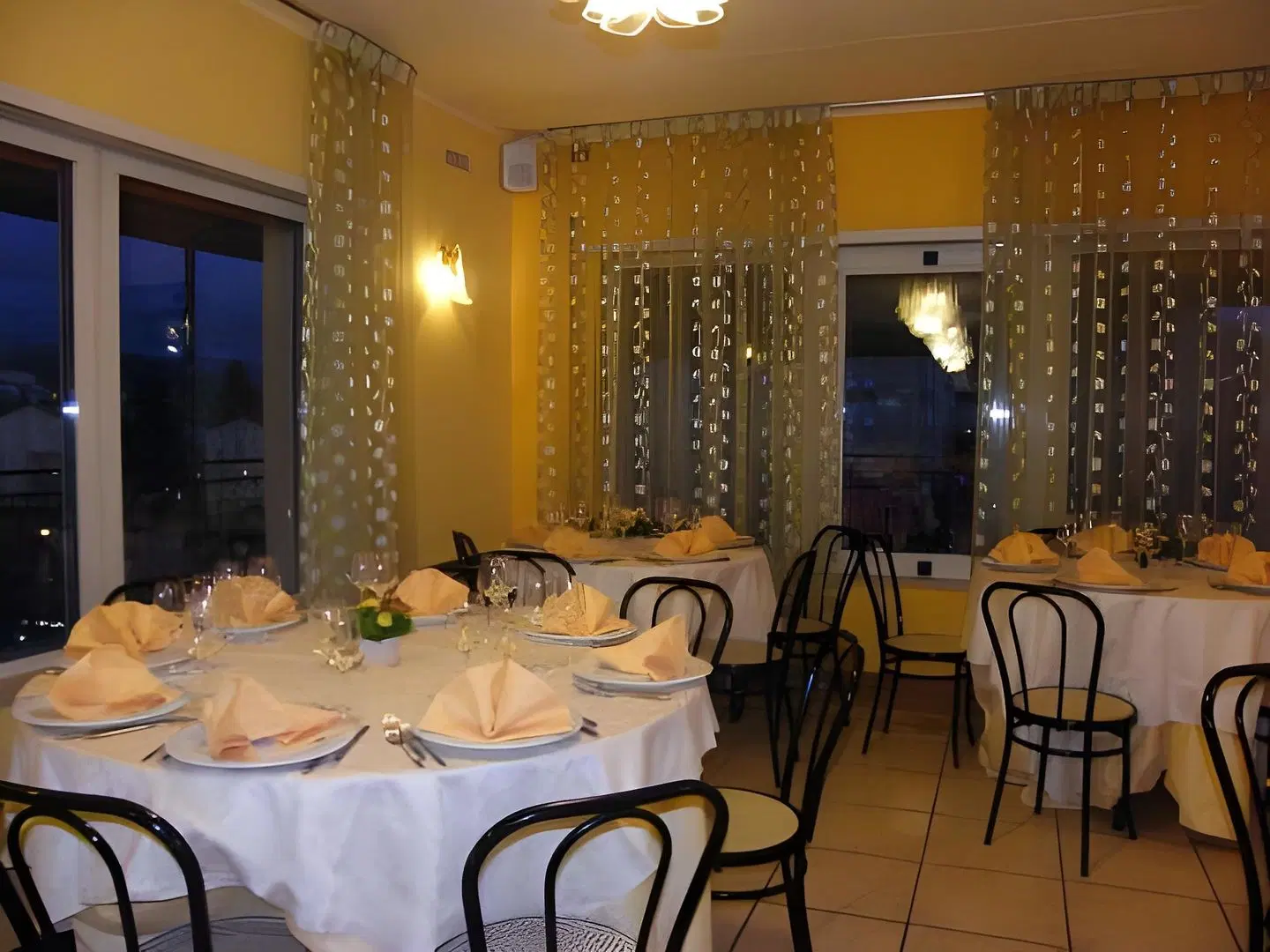 Hotel Serena RESTAURANT
