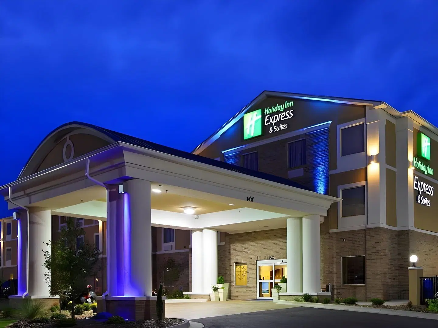 Holiday Inn Express & Suites Charlotte North by IHG EXTERIOR