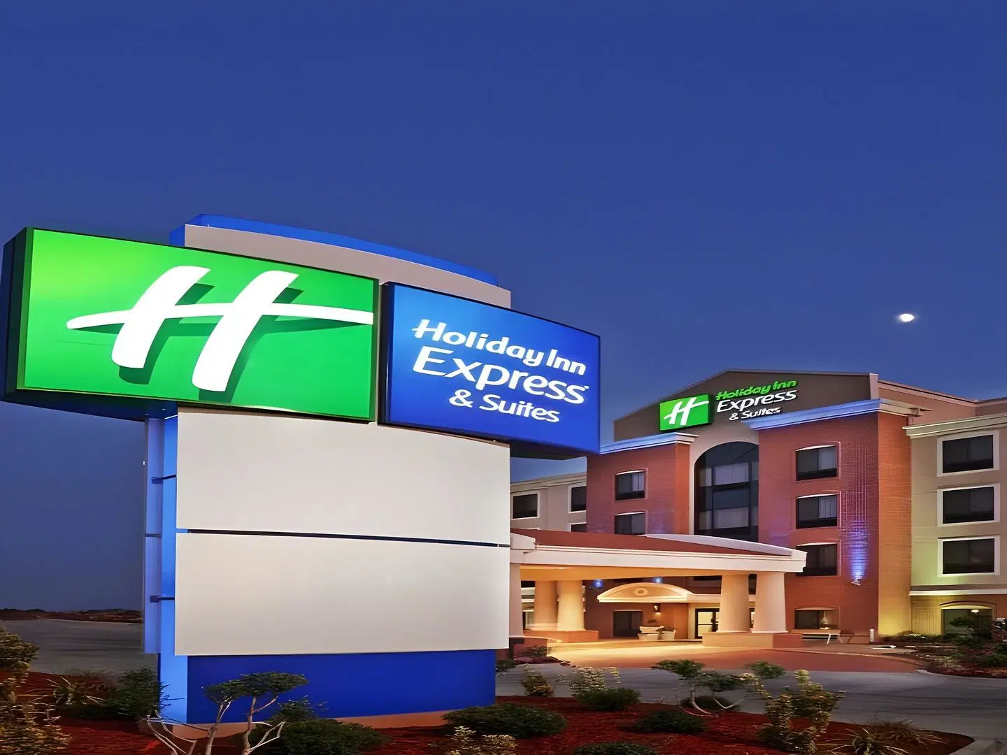 Holiday Inn Express & Suites Charlotte North by IHG EXTERIOR