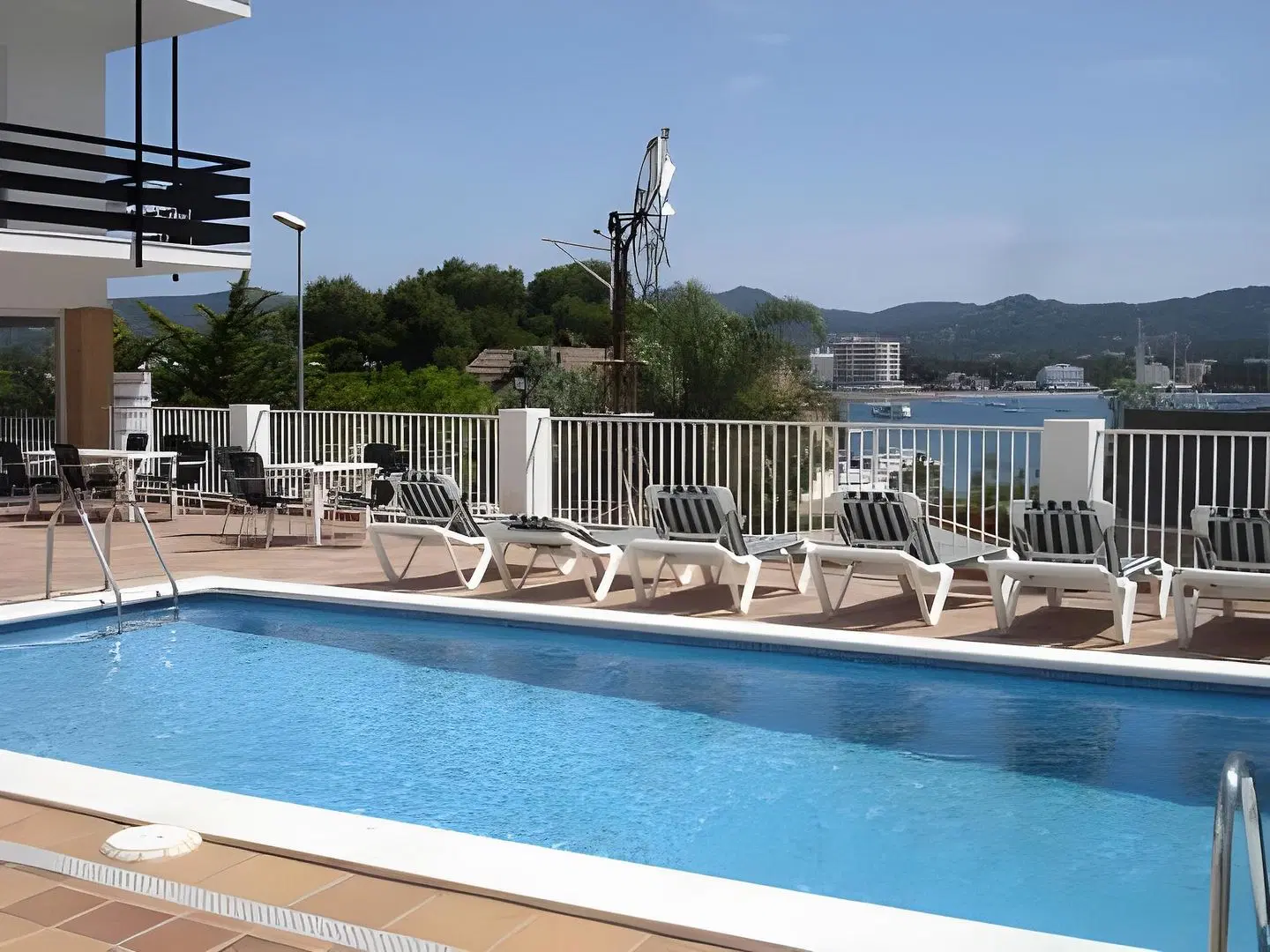 Es Mitjorn OUTDOOR_POOL