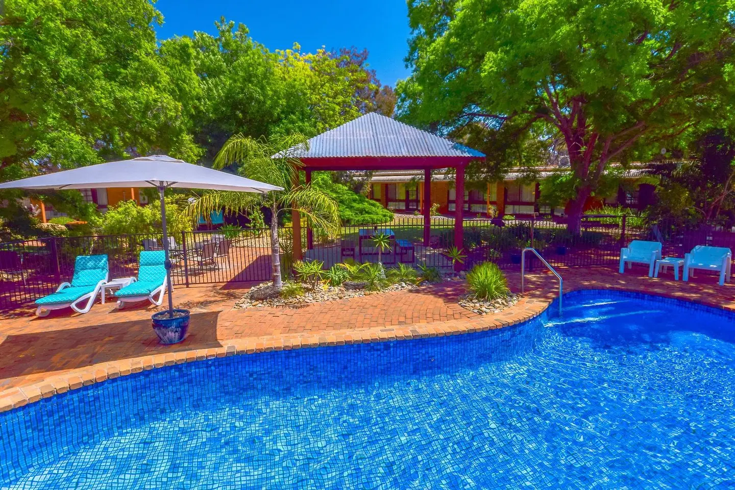 River Country Inn OUTDOOR_POOL