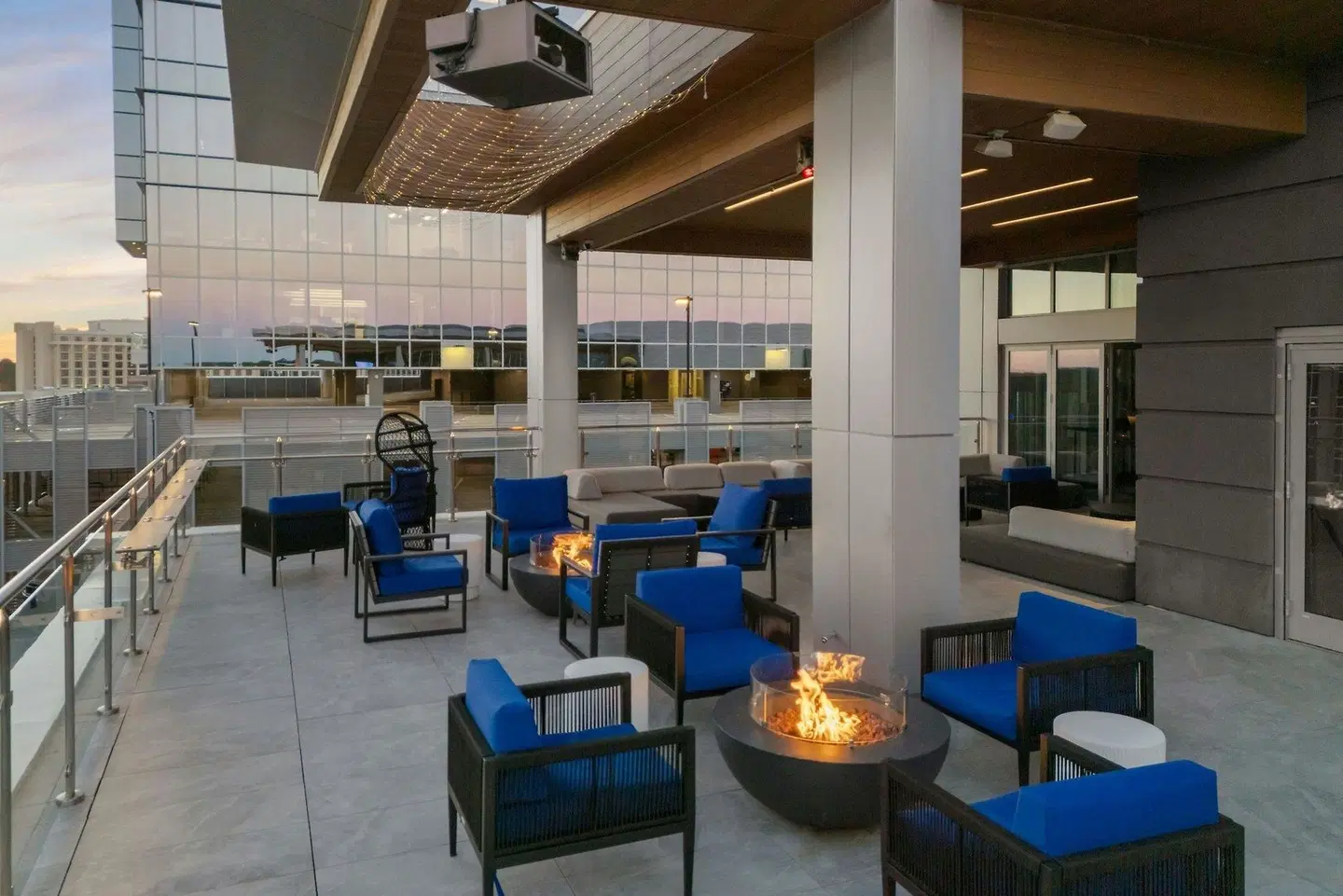 AC Hotel by Marriott Raleigh North Hills Terrasse