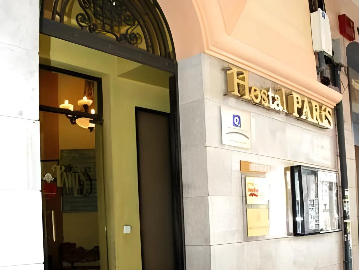 Hostal Paris EXTERIOR