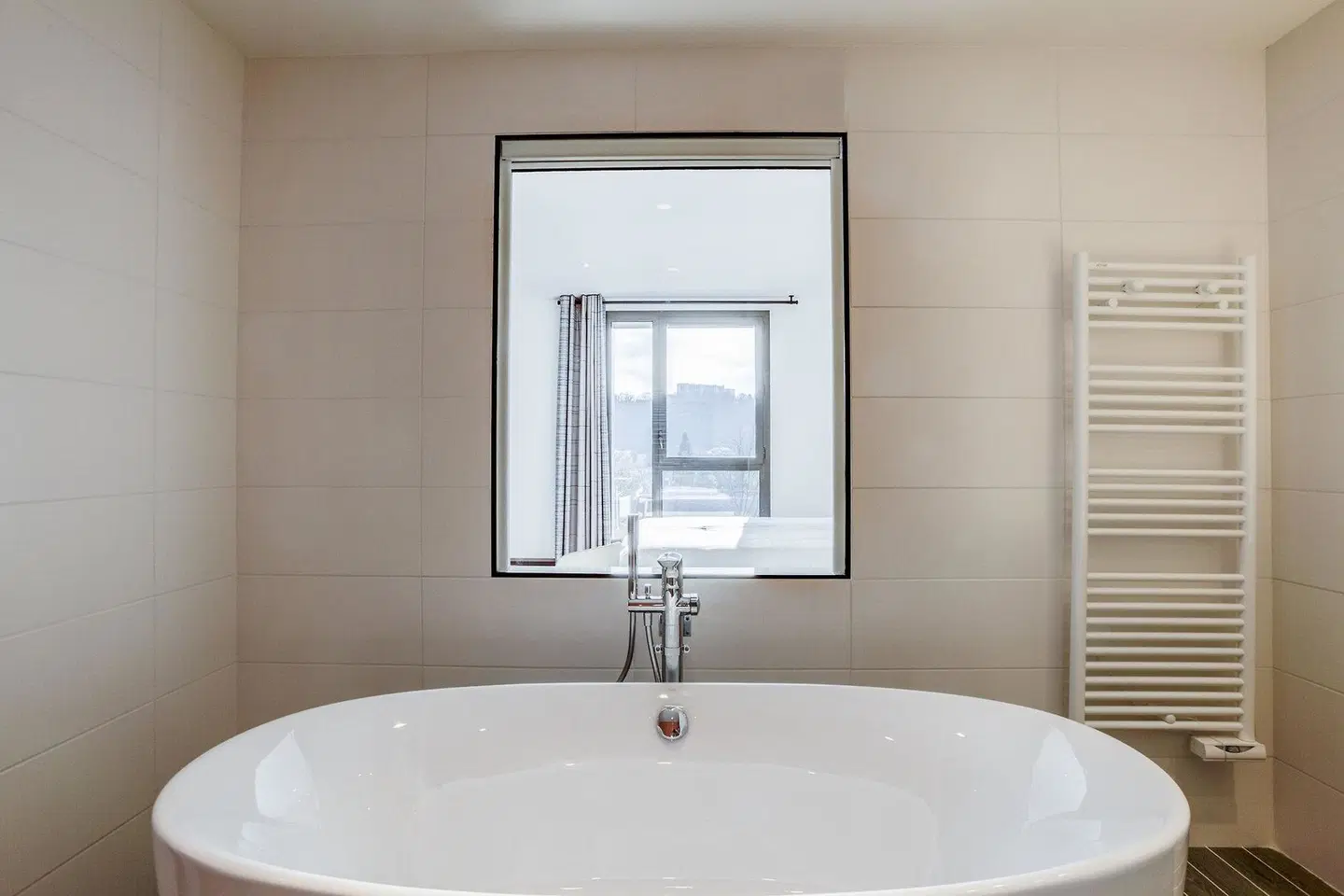 Spark by Hilton Lyon Park Saone BATHROOM